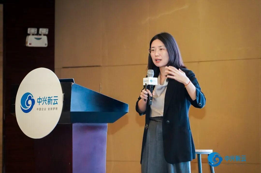 中兴新云数智化中心总经理陈佳美授课